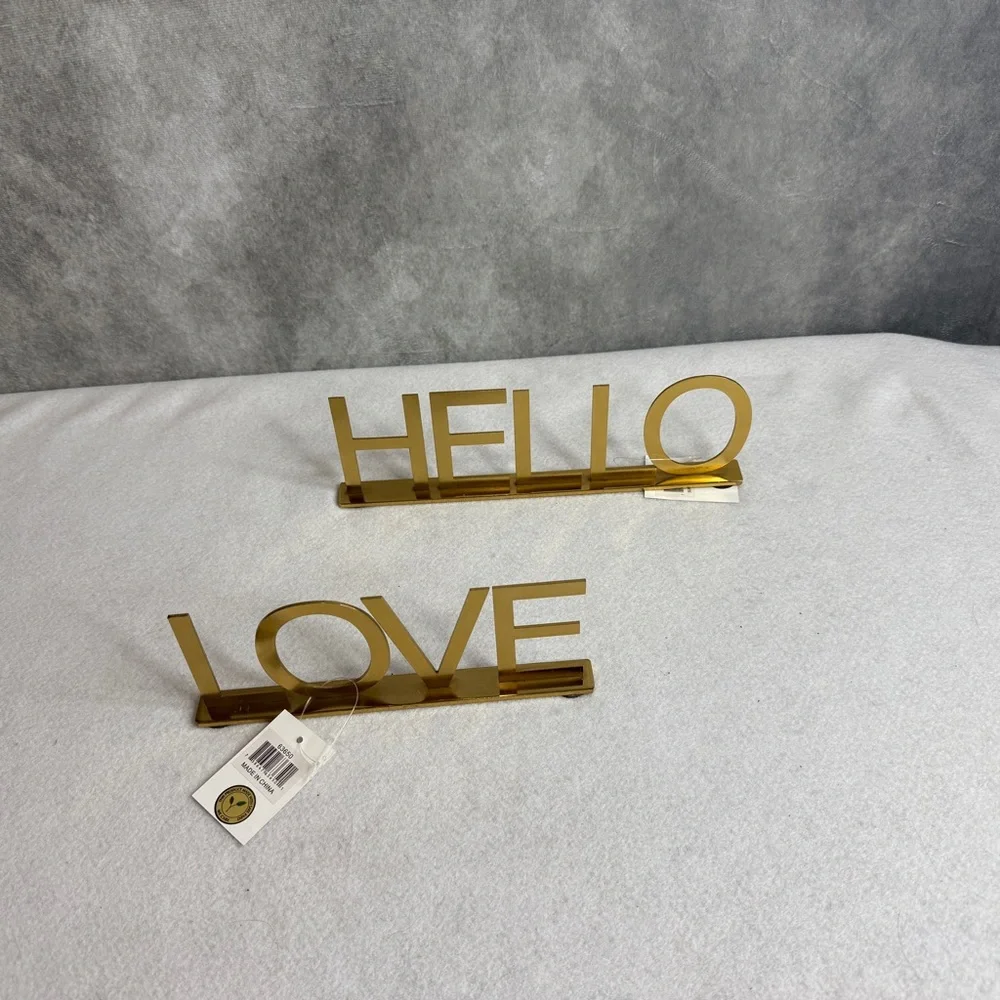 Gold 'Hello Love' Decorative Sign
